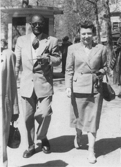 Dans les rues de Toulouse  avec Paule Diop  1949